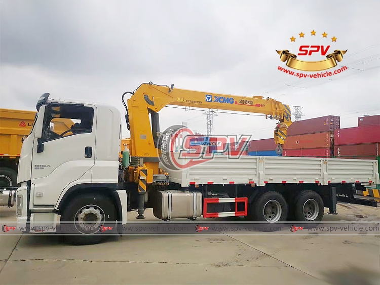 10 Tons Cargo Crane Truck ISUZU - In Shanghai Port 